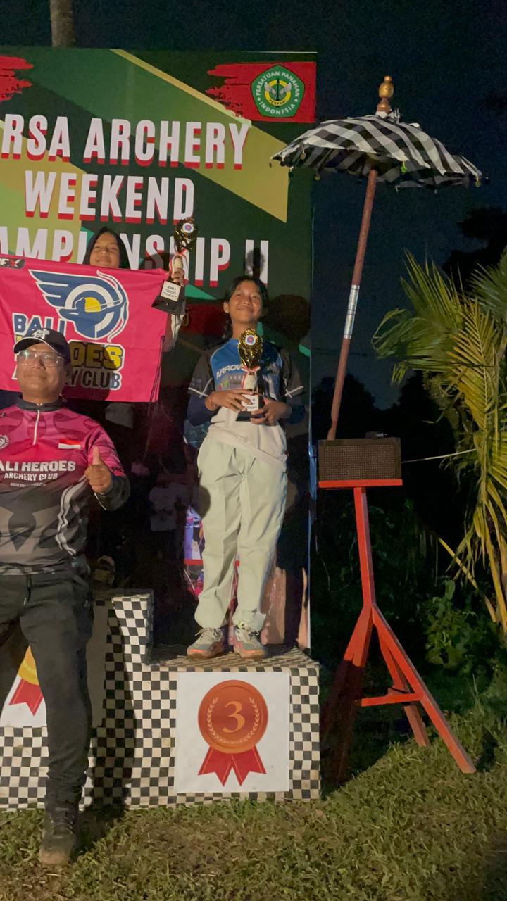 Juara 1 Kualifikasi dan Juara 3 Eliminasi Devisi Standar Bow SMP